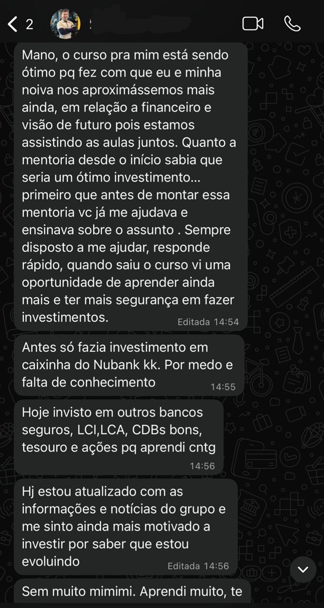 Aluna saindo da caixinha do banco